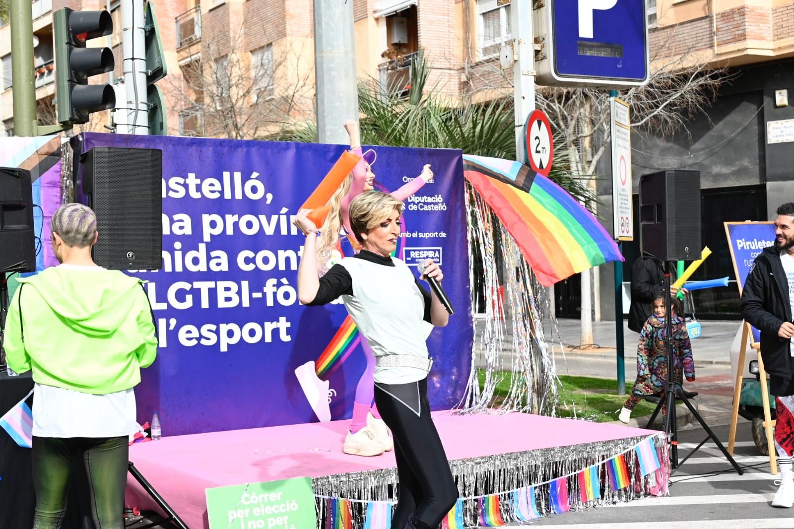 Galería de fotos: El pionero ‘kilómetro arcoíris’ del Maratóbp Castelló levanta pasiones