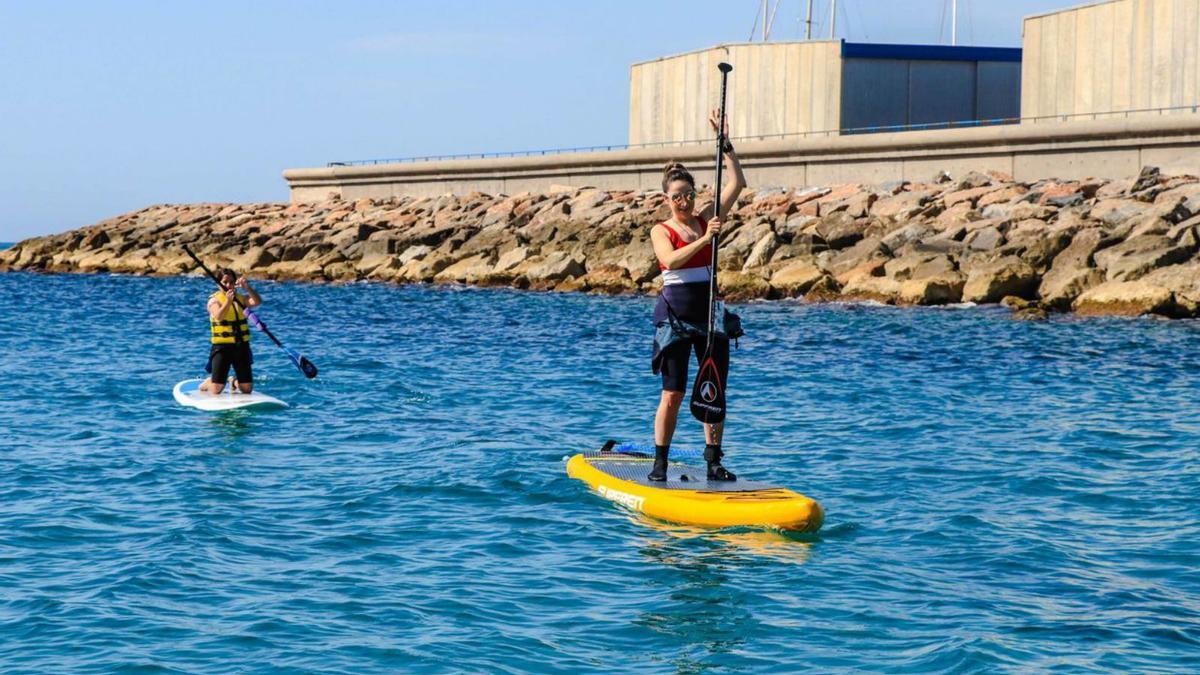 Paddle surf.