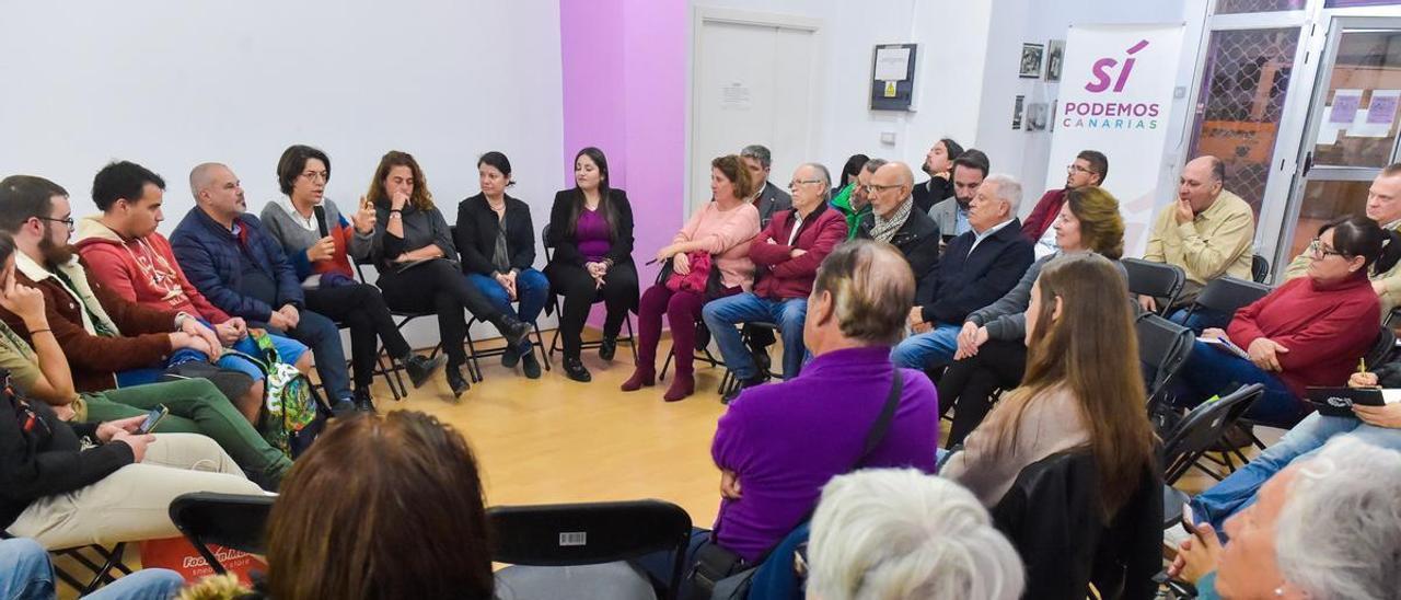 Reunión de Podemos Canarias, en la sede de Las Palmas de Gran Canaria.