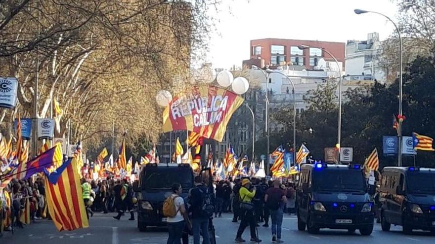 Un dels carrers de Madrid custodiat per policies.