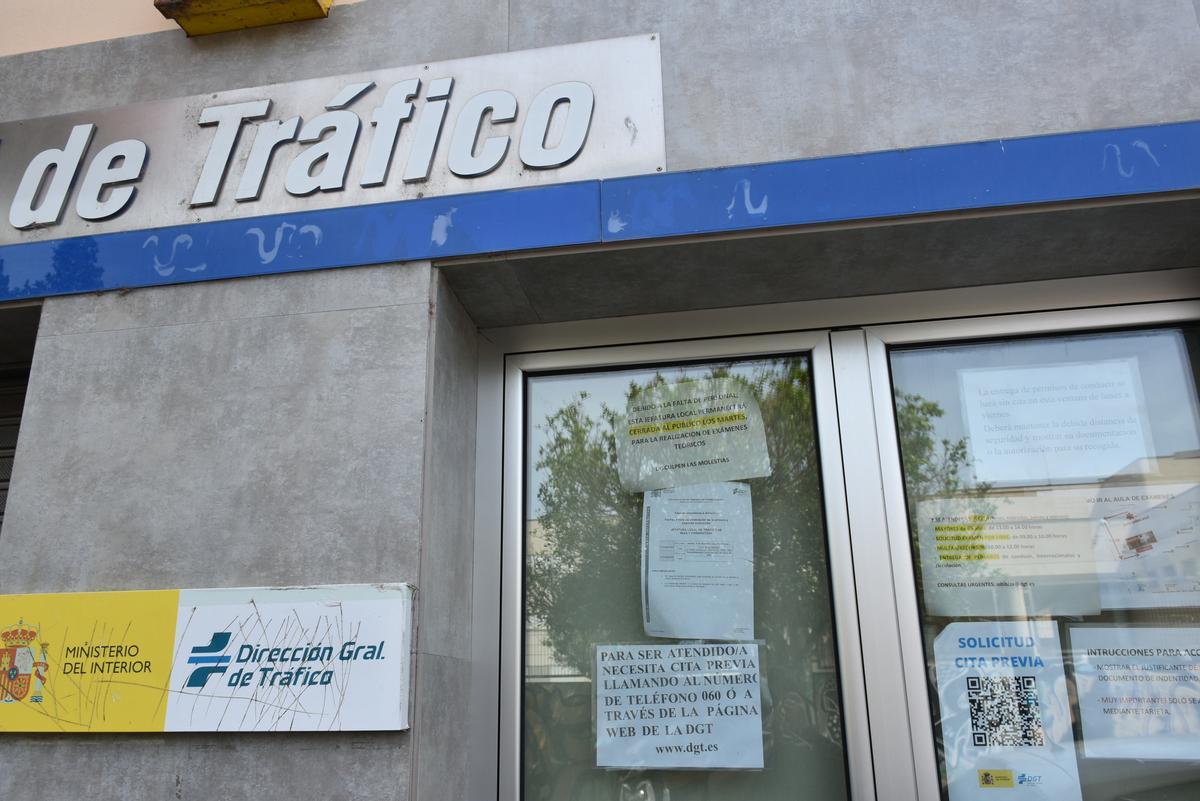 La oficina de Tráfico, cerrada.