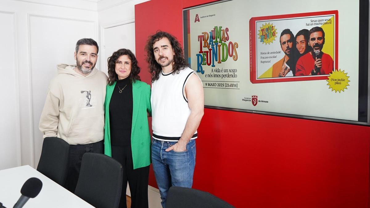La concejala de Cultura de Vilagarcía con parte del elenco.
