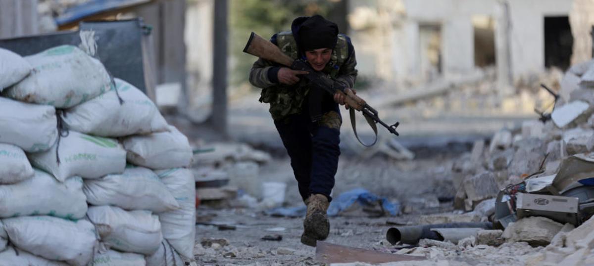 Un combatiente sirio en la ciudad de Tadef, en Alepo.