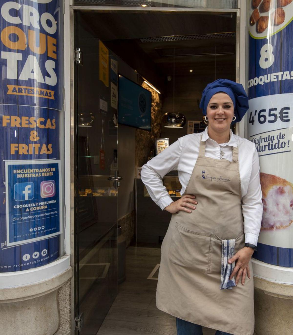 Adriana Suárez, en la puerta de Croqueta y Presumida. | // CASTELEIRO/ROLLER A.