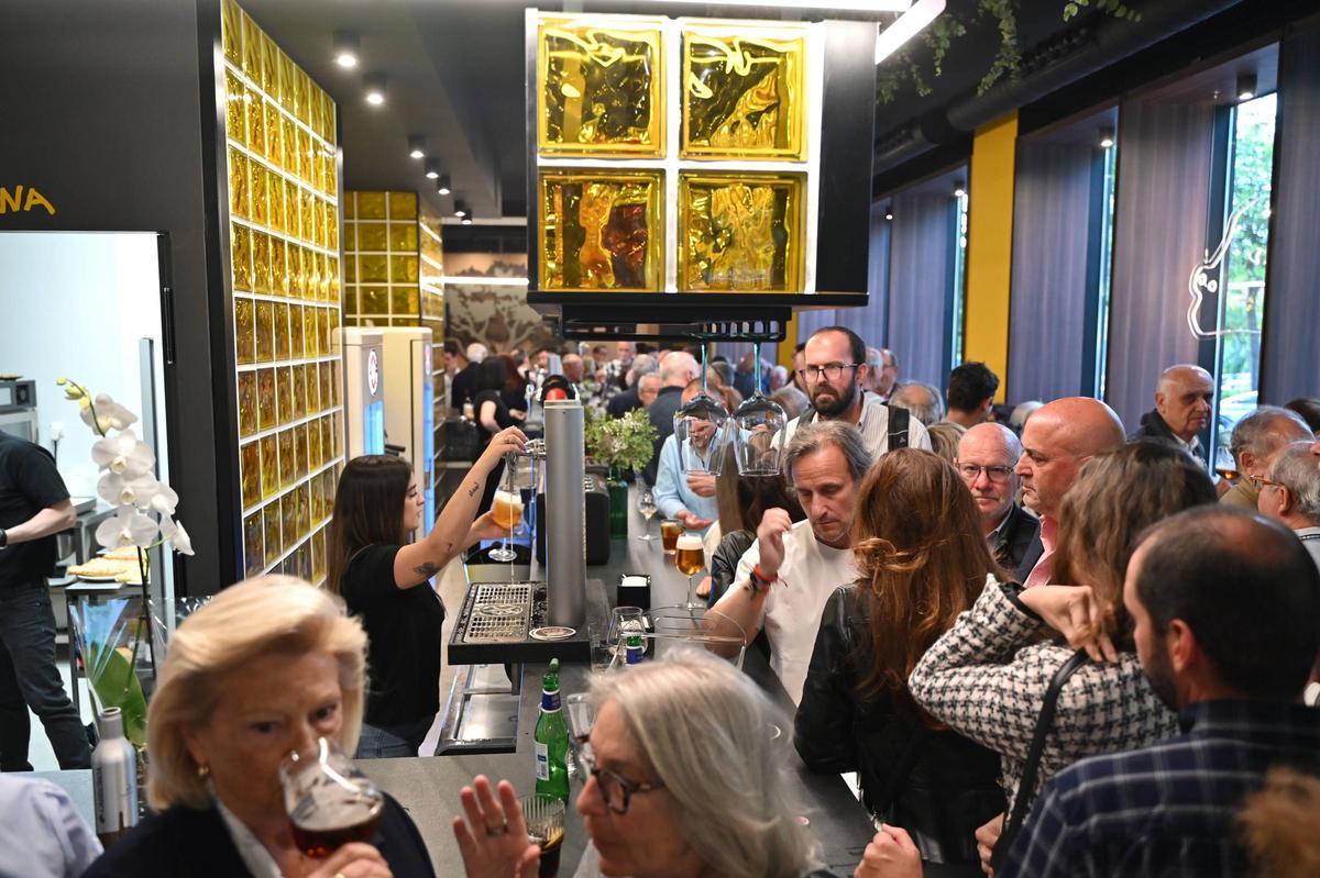 Fotogalería | Más de 150 invitados dan la bienvenida al nuevo local gastronómico con el sello de Javier Cardenal