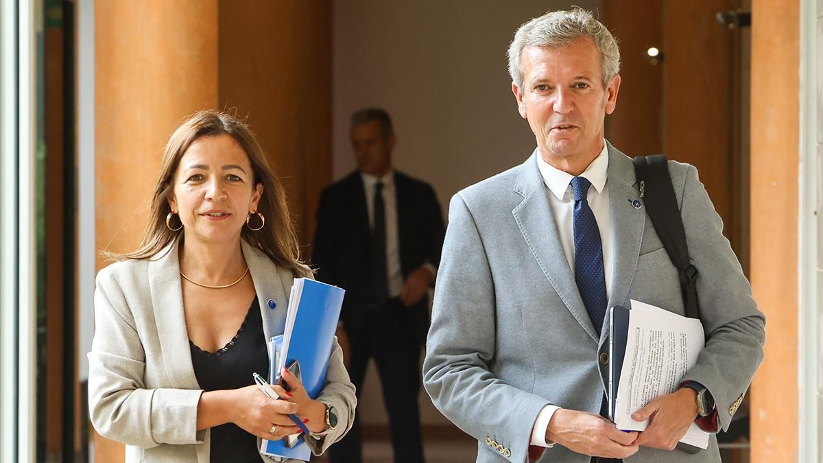 La conselleira de Mar, Marta villaverde, y Alfonso Rueda tras el Consello de la Xunta