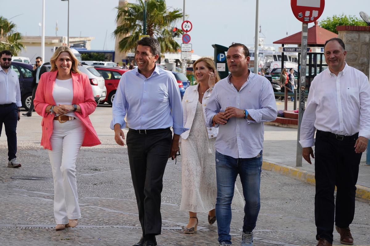 De izquierda a derecha, Marta Barrachina, Carlos Mazón, Salomé Pradas, Andrés Martínez y Salva Aguilella llegando a la reunión.