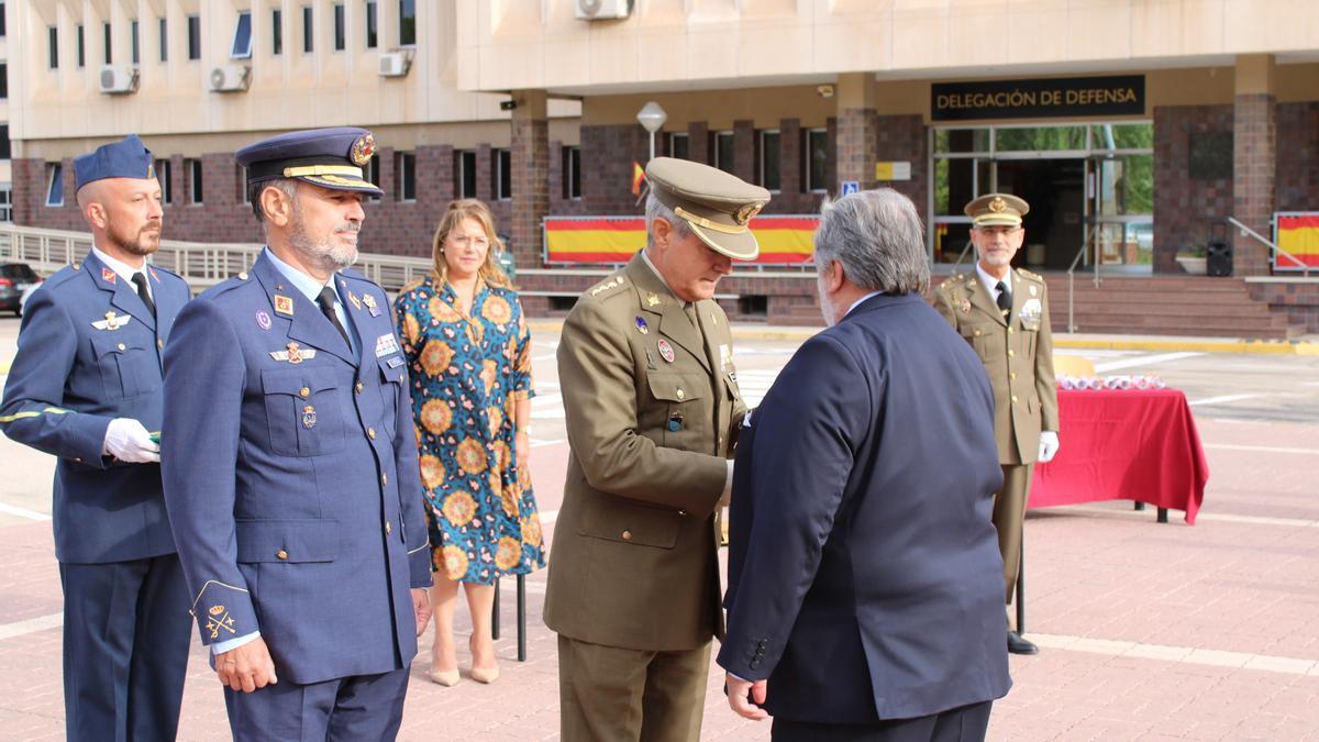 Momento de la imposición de medallas.