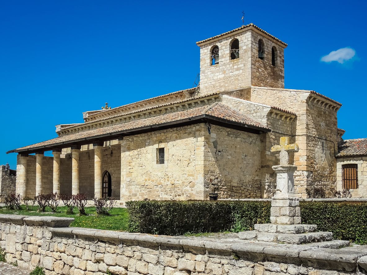 De pasado visigodo, es el único pueblo de España que empieza por uve doble.