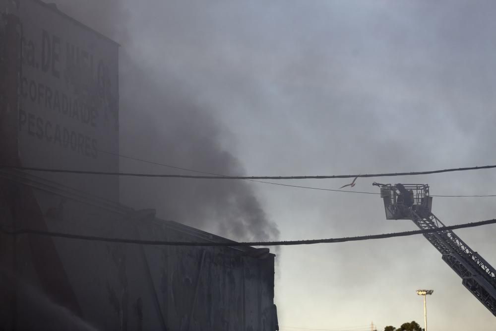 Un incendio en la antigua fábrica de hielo enciende las alarmas en la ciudad