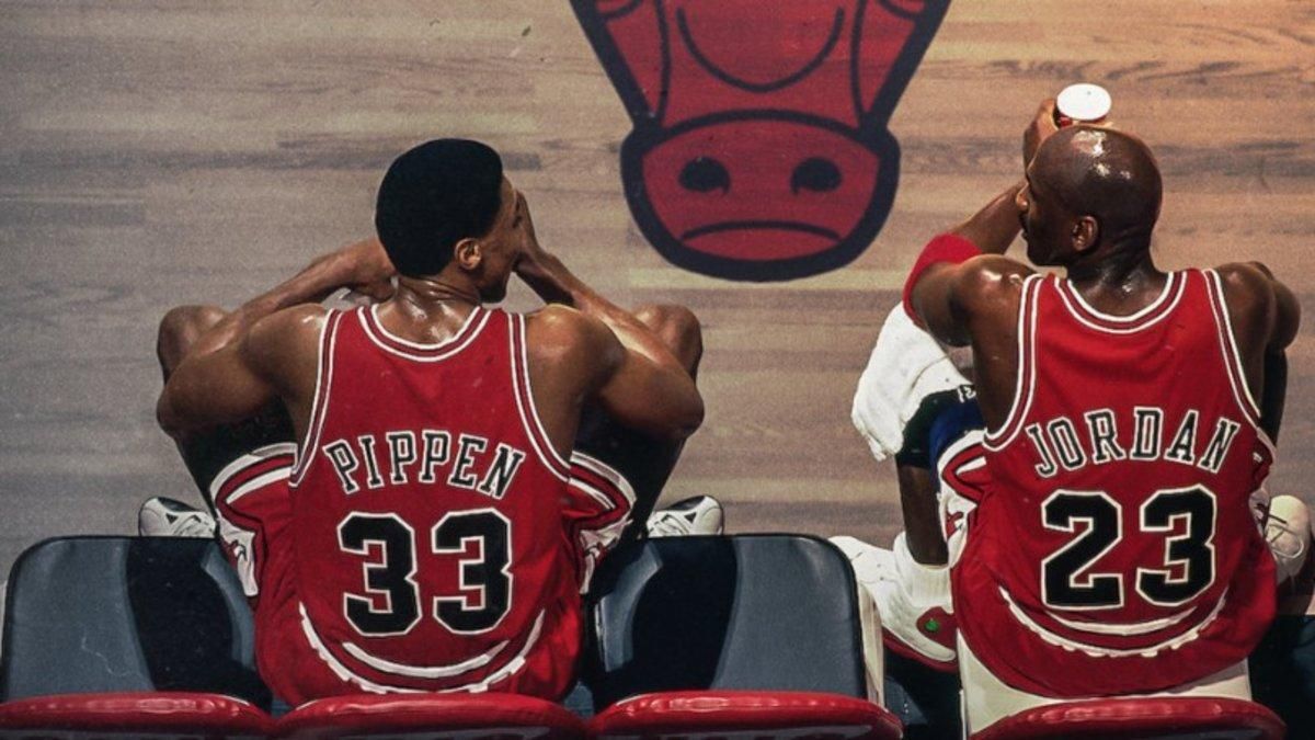 Pippen y Jordan, en un fotograma de la docuserie 'El último baile'
