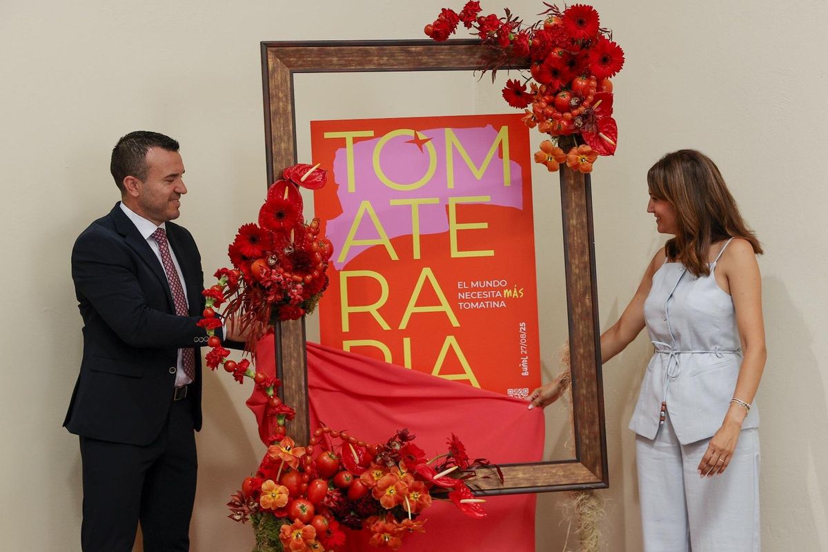 El president de la Diputación de Valencia Vicent Mompó y la alcaldesa de Buñol Virginia Sanz