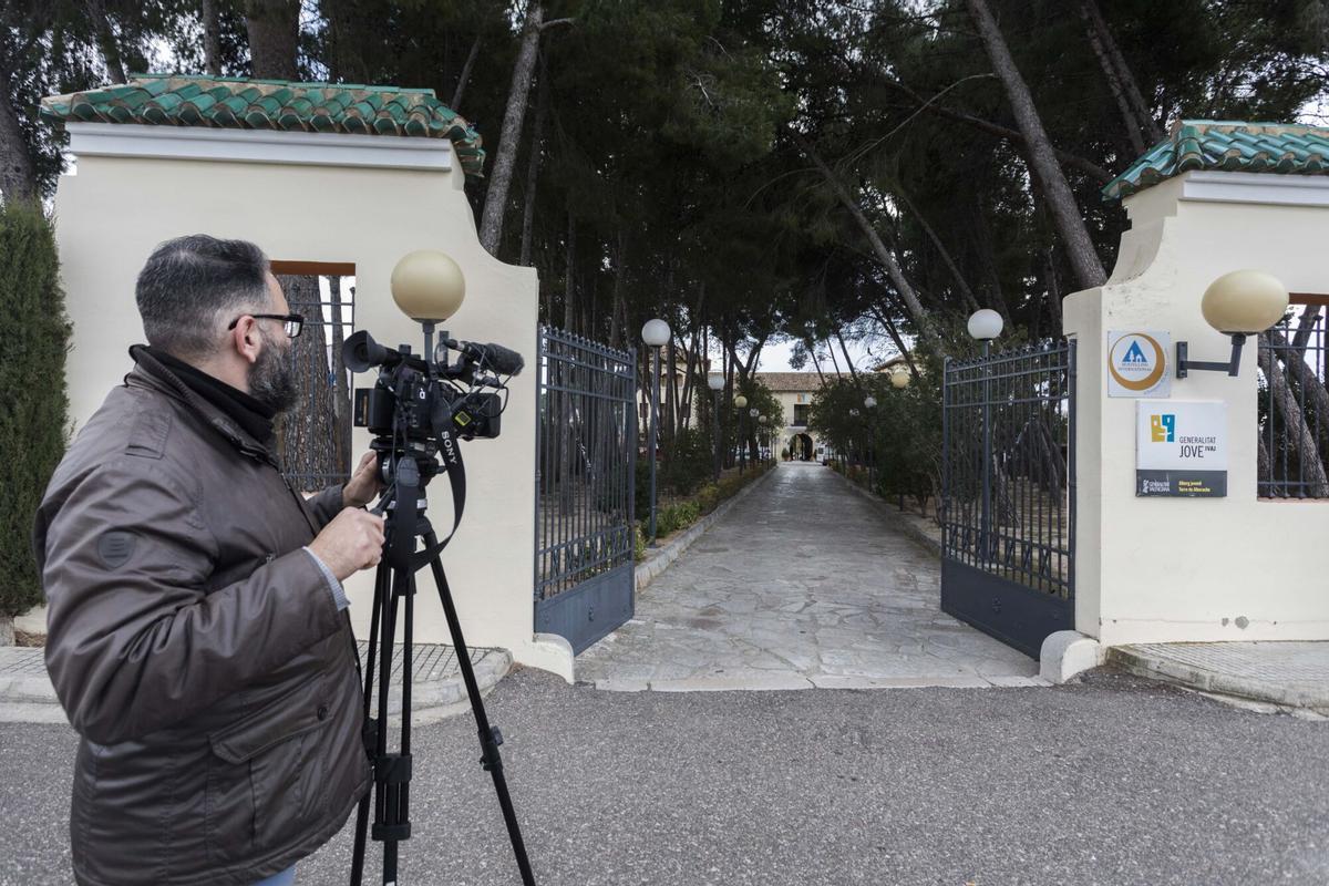 COMUNITAT VALENCIANA / llegan los primeros menores al centro de recepcion de menores de Alborache. Albergue del IVAJ convertido en Centro de Menores. traslado de adolescentes tutelados
