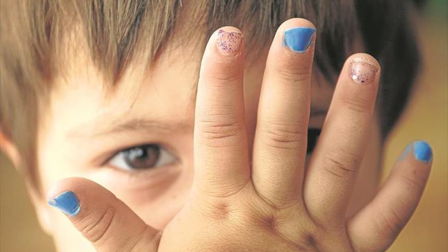 Mi hijo se pinta las uñas ¿y qué?