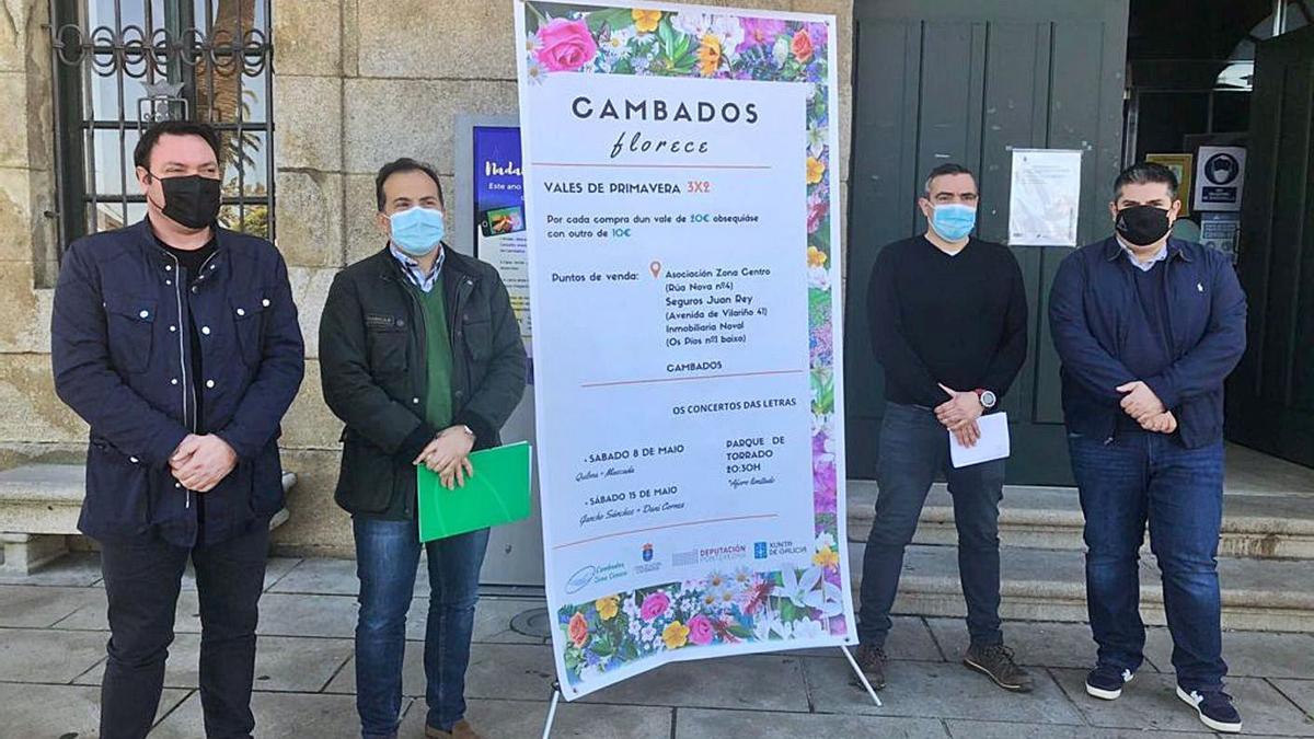 Comerciantes, hosteleros y Concello van de la mano en esta nueva iniciativa de apoyo al sector.  | // FDV