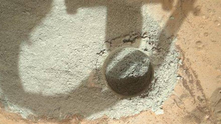 El taladro del Curiosity perfora sus primeros centímetros