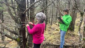 Tània Giró, ingeniera forestal, del Departament dAcció Climàtica y Maria González, investigadora del CTFC.