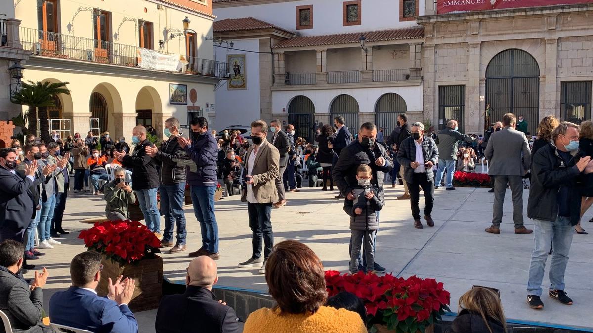 Un instante del homenaje que ha rendido este domingo Nules a todos los sectores que han luchado contra el covid.