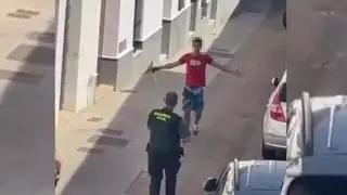 El parricida con orígenes en Fregenal de la Sierra dijo a la policía que había matado "a dos espías rusos"
