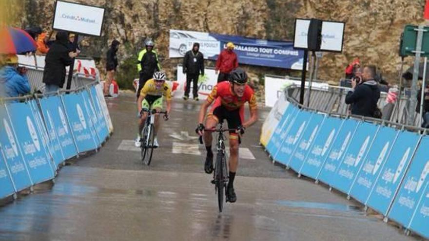 Juan Ayuso, en el sprint final del Tour de l&#039;Ain, en Francia.