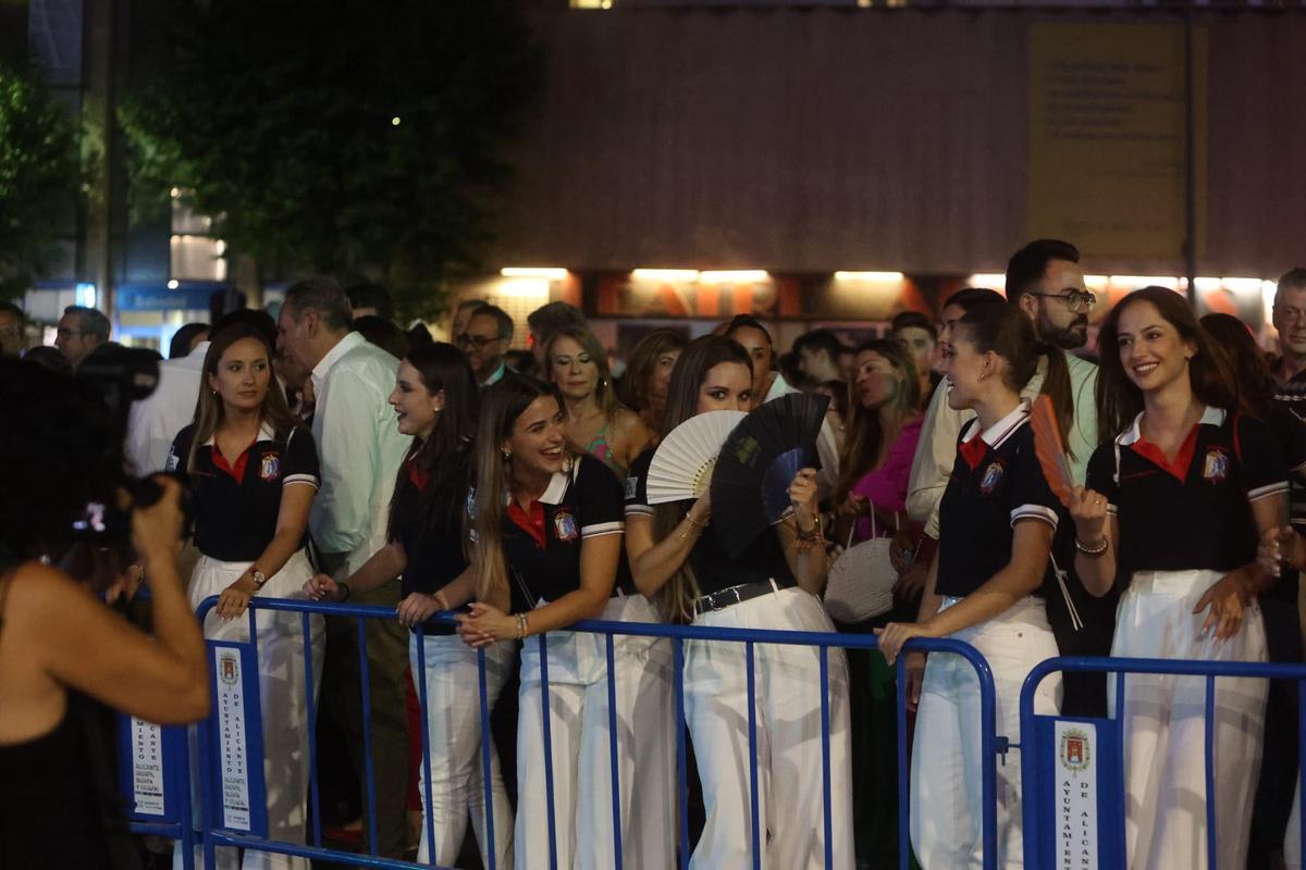 La "Arribada del Foc" congrega a miles de personas para presenciar el espectáculo piromusical