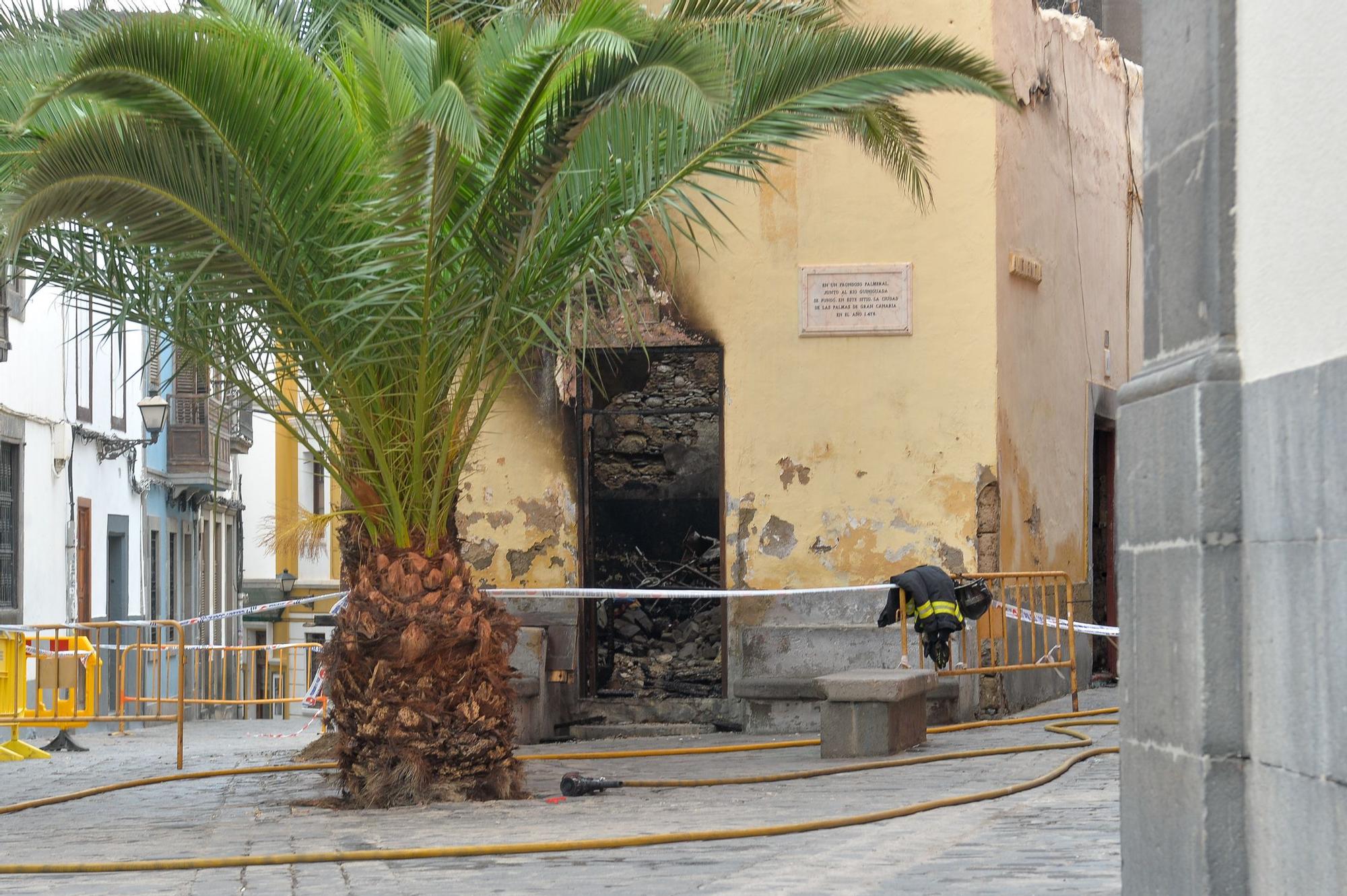 Casa antigua incendiada en Vegueta