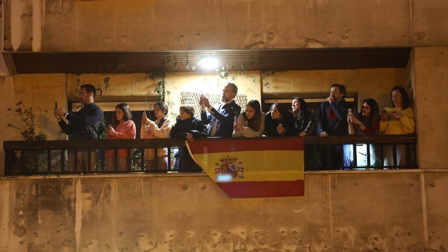 EN IMÁGENES: Así fue el ensayo nocturno del desfile por el DÍa de las Fuerzas Armadas en Oviedo