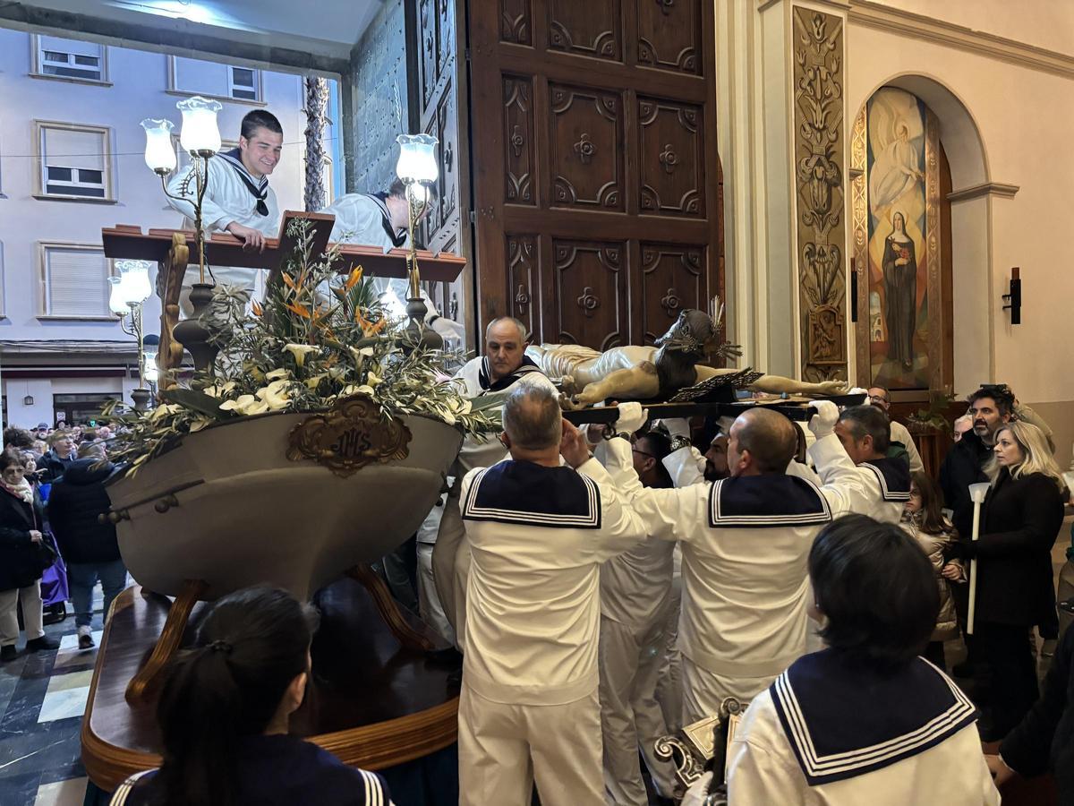 La multitudinaria bajada del Cristo del Mar de Benicarló, en imágénes/image00014