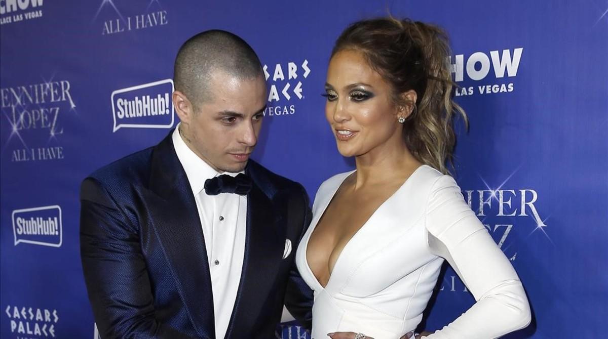 zentauroepp35282204 dancer casper smart and singer and actress jennifer lopez at161209141339