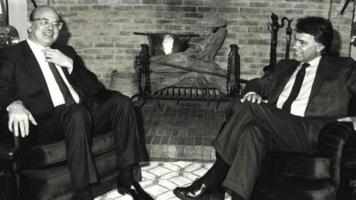 El ex primer ministro Bettino Craxi y Felipe González.