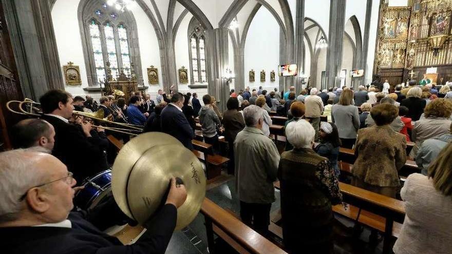 Celebración tras la remodelación de la iglesia de Sama