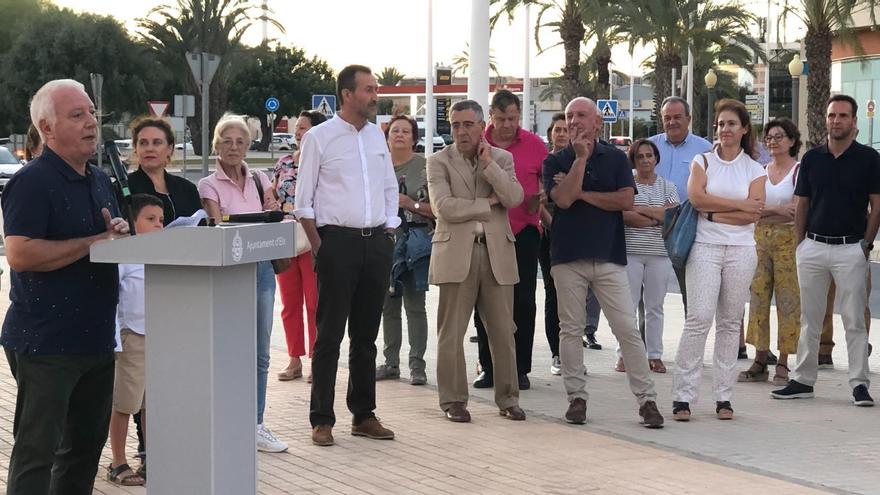 El doctor Paulino Vázquez, amigo inseparable de Joaquín Serrano en el Elche y en Asepeyo, durante el homenaje dirigiéndose a los asistentes