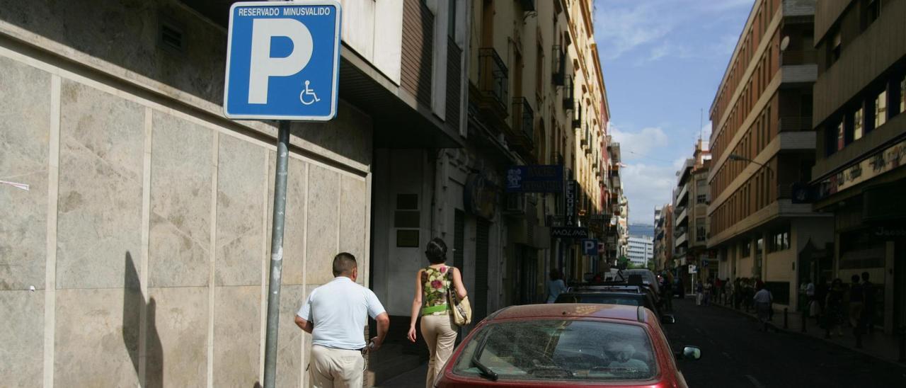 Aparcamiento para en la calle Doce de octubre.