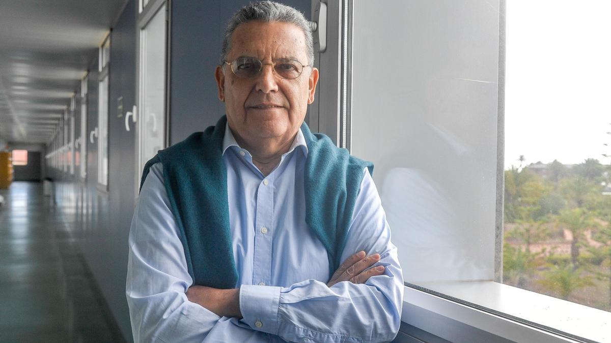 Antonio Núñez en el Edificio de Electrónica y Telecomunicación de la ULPGC, en el Campus de Tafira.