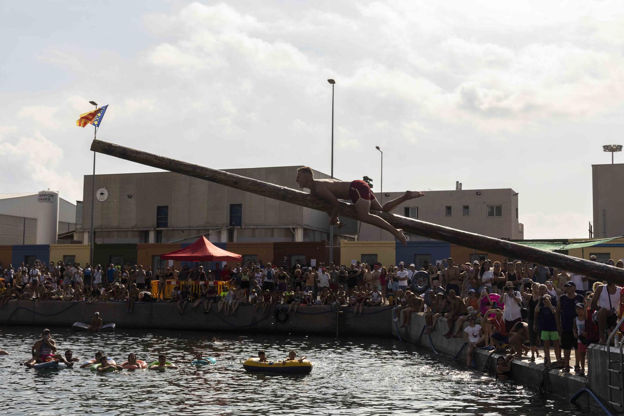 Las cucañas de Port de Sagunt: el palo engrasado