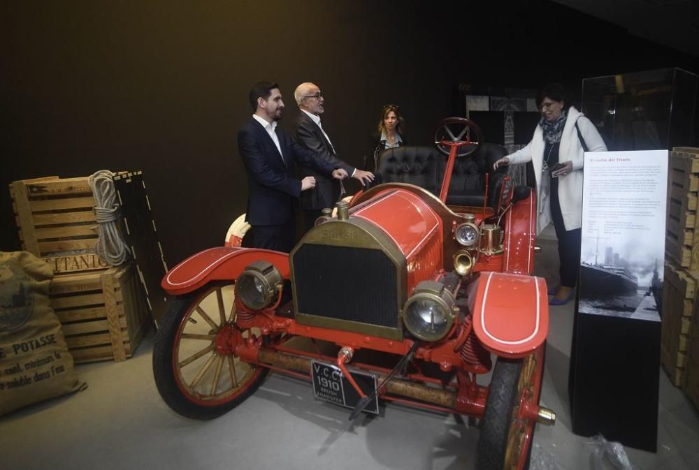 Montaje de la exposición sobre el Titanic en Murcia