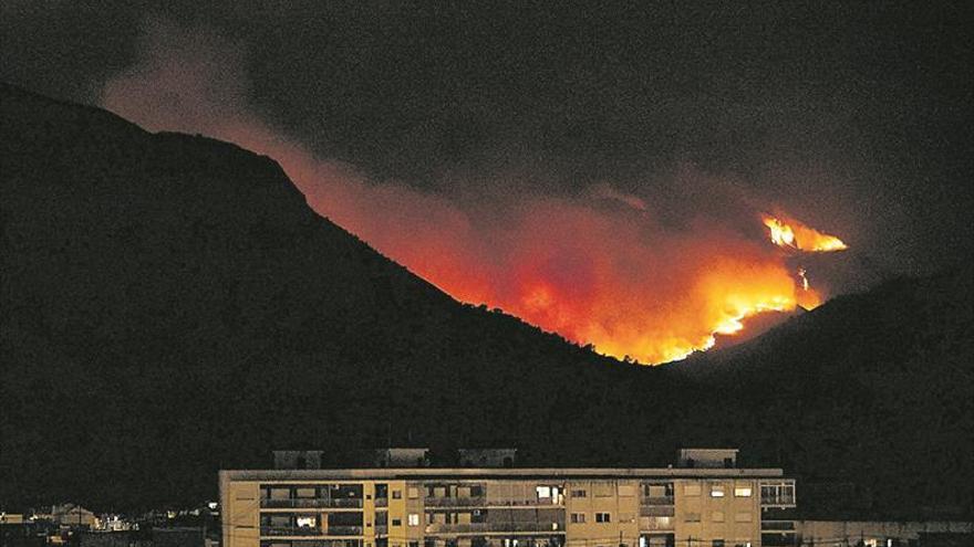 El fuego de Lluxent arrasa con todo