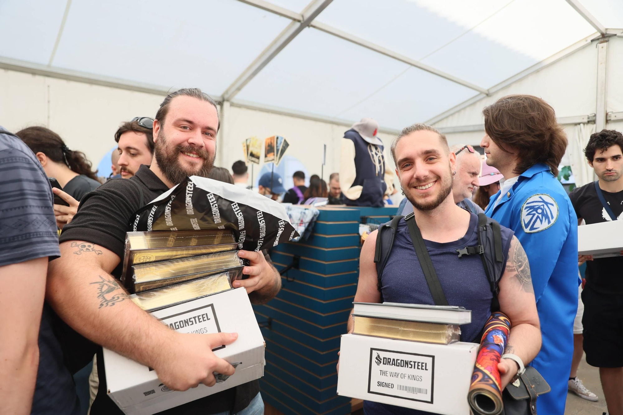 EN IMÁGENES: El multitudinario recibimiento a Brandon Sanderson