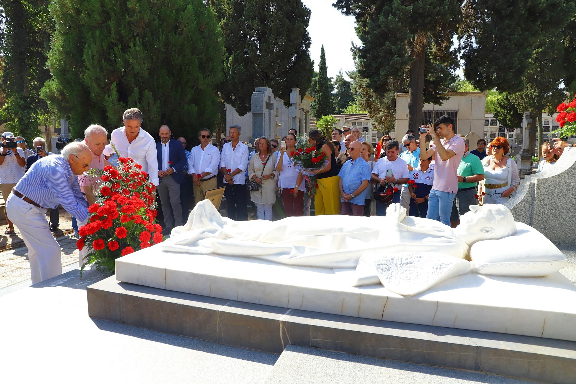 Ofrenda floral en el 75 aniversario de la muerte de Manolete