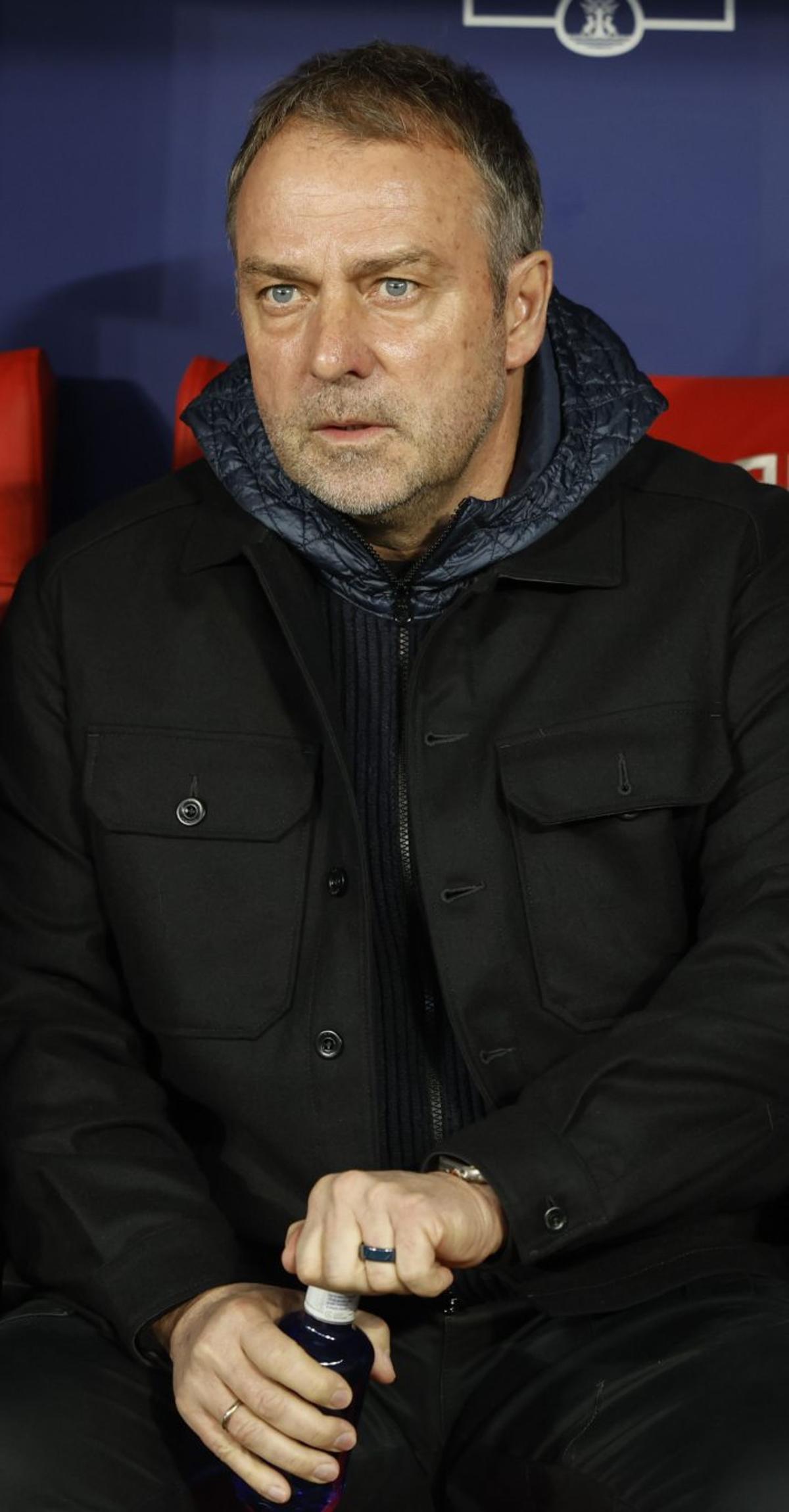 Hansi Flick, el pasado jueves en el banquillo del Metropolitano. | EFE