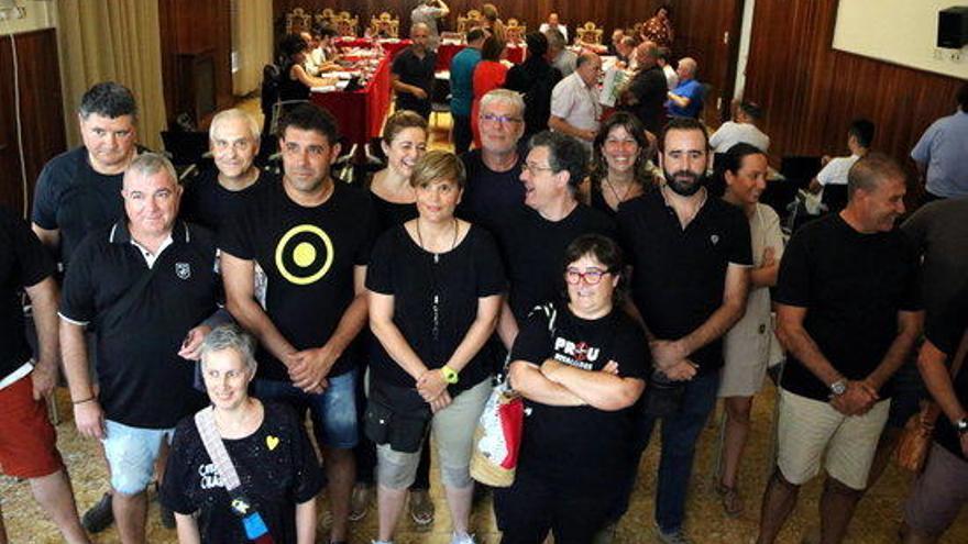 Membres de la Guàrdia Urbana i agents sindicals prostesten al ple.