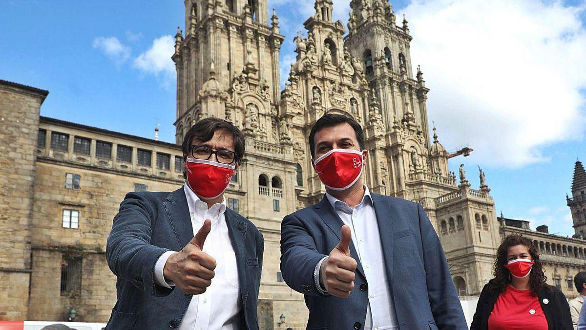 Salvador Illa, a la izquierda, y Gonzalo Caballero, ayer en Santiago.