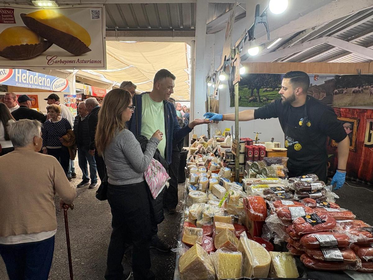 Lleno en el primer día de la Feria de Muestras de Tineo Lleno en el primer día de la Feria de Muestras de Tineo
