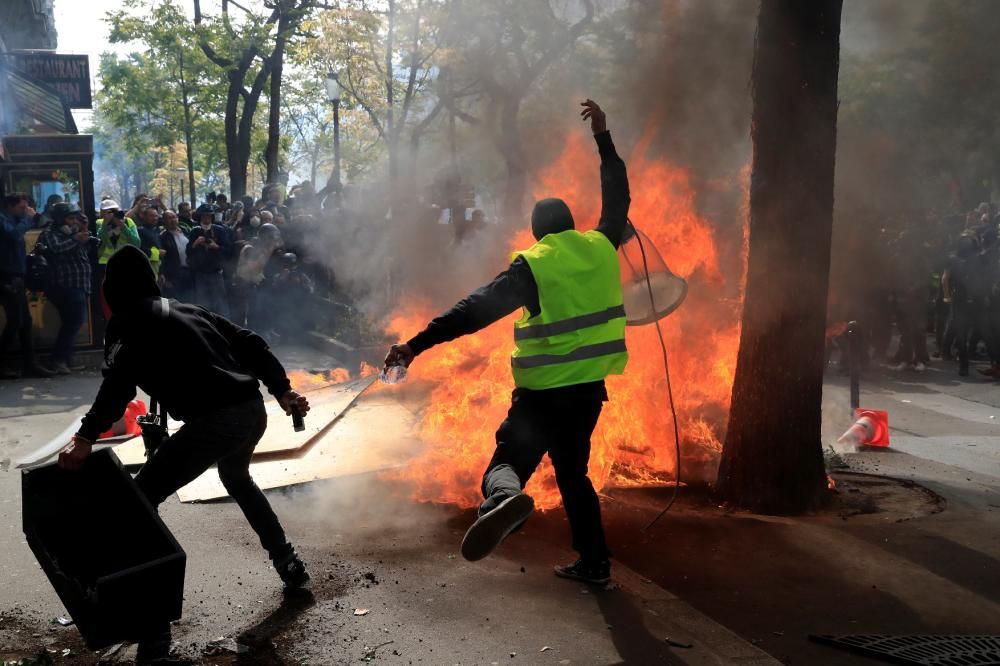 Disturbis a París durant la manifestació de l'1 de maig