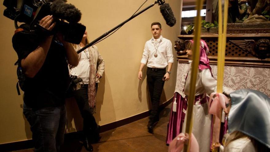 Un equipo de Televisión Española, durante la grabación del documental sobre la Semana Santa de Zamora