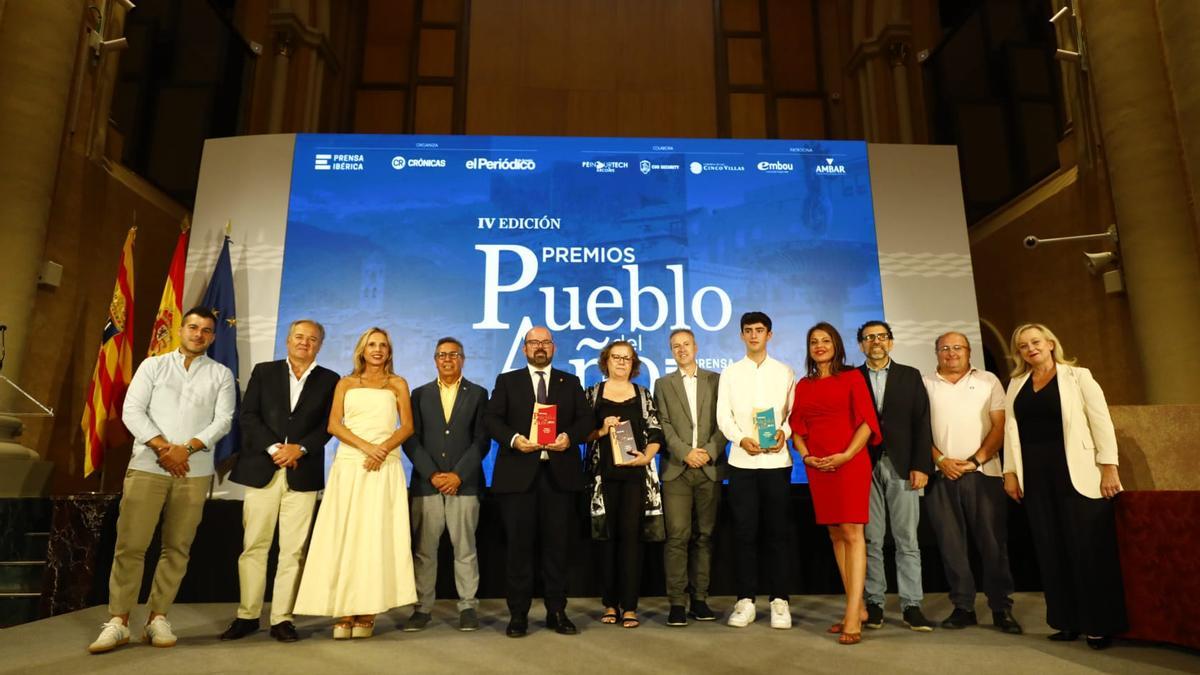Gala de entrega de los premios Pueblo del Año 2025 a los municipios de Cariñena, en Cultura; Uncastillo, en Turismo; y Jasa en Sostenibilidad.