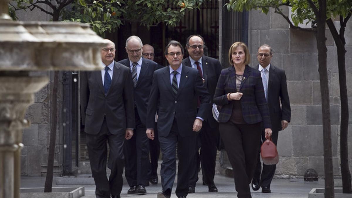 Artur Mas, Núria de Gispert y otros dirigenes de los órganos de control, en la Generalitat, antes de la primera cumbre anticorrupción, el pasado día 6.