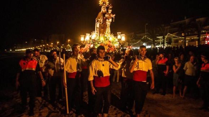 Suprimen el traslado nocturno de la Virgen por la playa en las Fiestas del Carmen