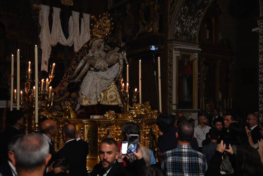 El vía crucis de las Angustias, en imágenes