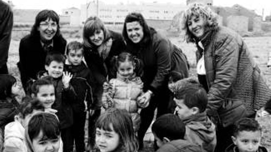 Los escolares protagonizan un día de plantación